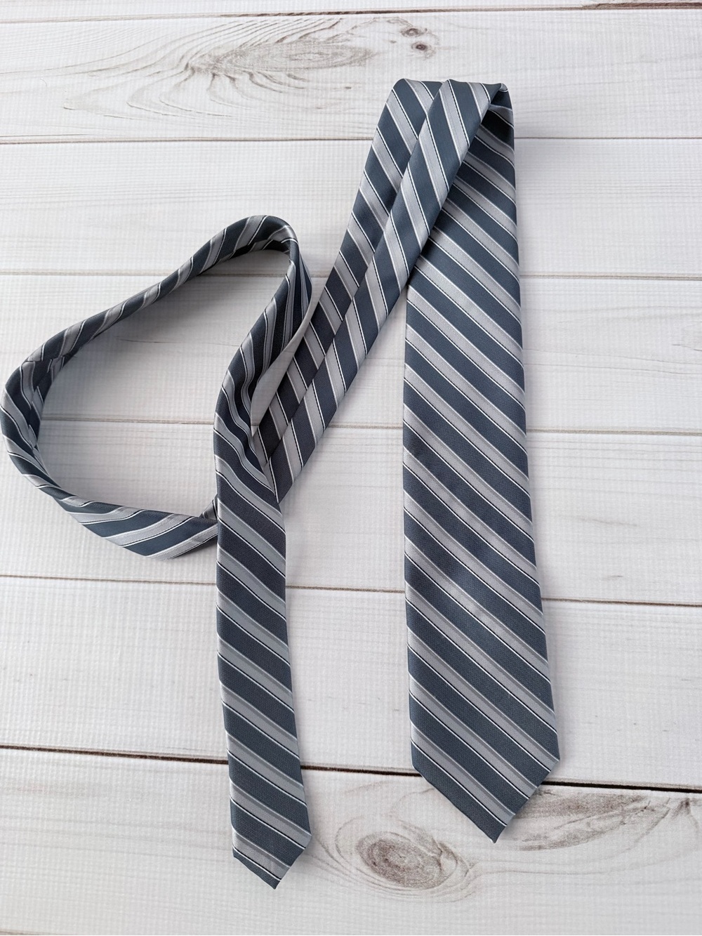 Stafford Gray and White Diagonal Stripe Men's Tie